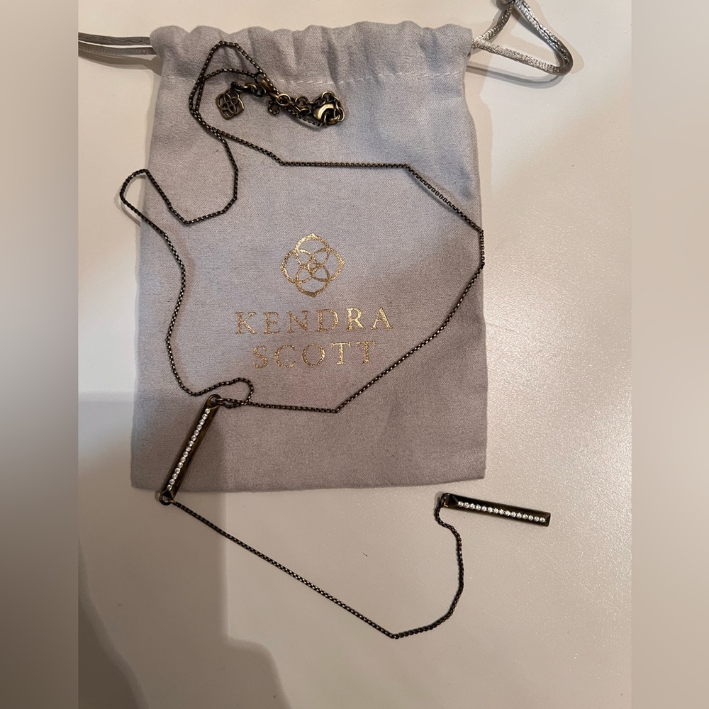 Kendra Scott necklace